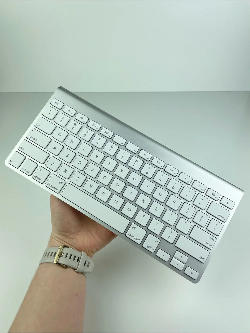 Apple Original Magic Wireless Keyboard (Model A1314) Bluetooth Silver White NWOT